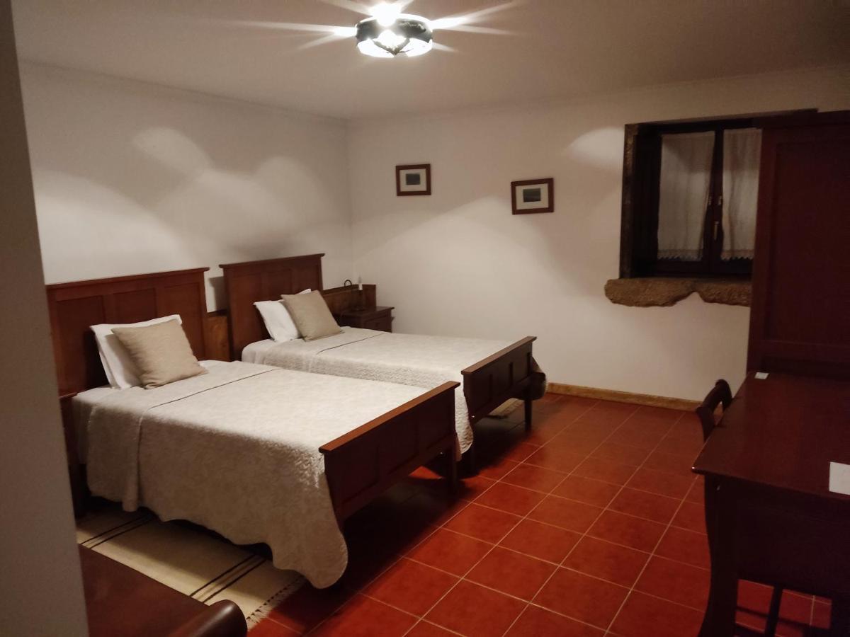 Hotel Casa Dona Urraca Vilarinho da Castanheira Habitación foto
